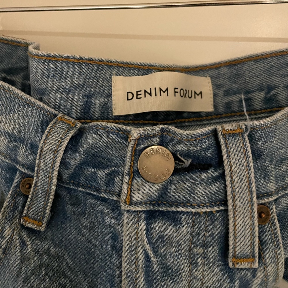 DENIM FORUM JONI LOOSE HIGH-RISE JEANS size 30!! Super cute and comfy.